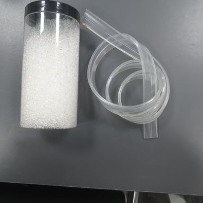 Yüksek şeffaflık, hızlı kalıplama, iyi dayanıklılık, mükemmel sertlik, çevre dostu TPU plastik enjeksiyon kalıplama veya ekstrüzyon parçacıkları, evcil hayvan oyuncakları, atlama halatları, teller için uygundur