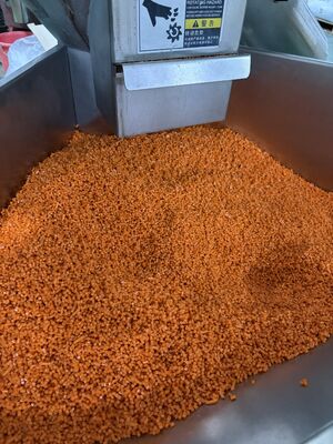 Üretim fiyatı Renk eşleşmesi Yüksek yırtılma dayanıklılığı ve güçlendirilmiş sertliği ile TPU malzemesi Enjeksiyon kalıplama uygulamaları için uygundur