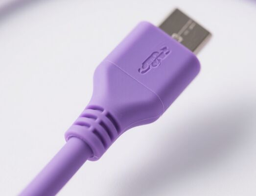 Dingzhi İletilebilir TPU, Yüksek İletilebilirlik, Elektronik Aksesuarlar İçin Sıvışmaya Direnci, Akıllı Giyim